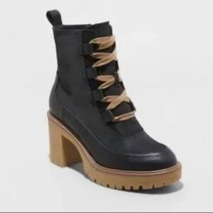 Universal Thread Black and Tan Heeled Boots